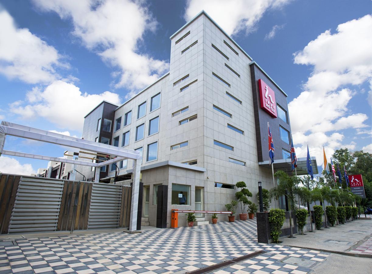 Inde Hotel Chattarpur Nowe Delhi Zewnętrze zdjęcie